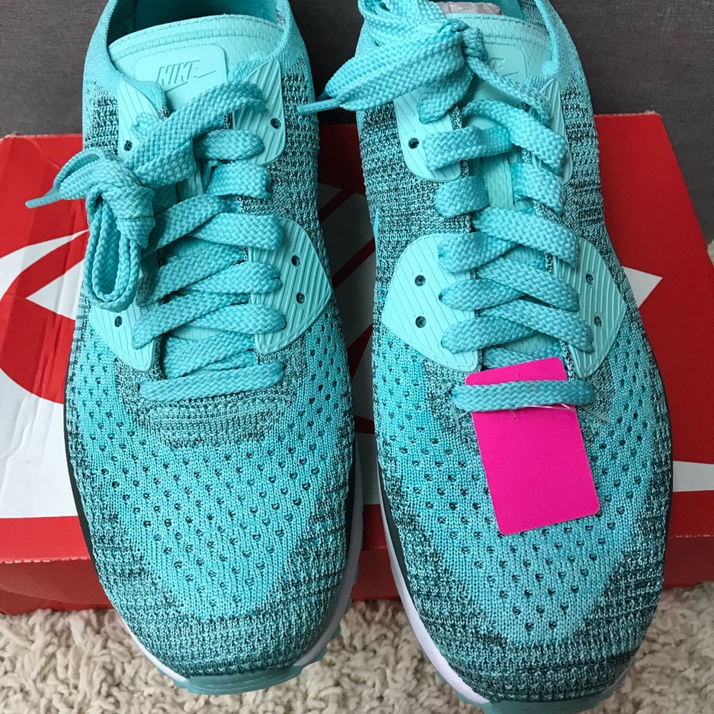 Men’s Nike AirMax - Picture 2 of 4